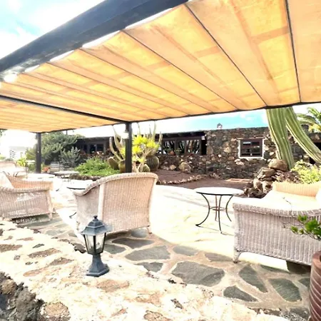 Confortable Con Piscina Y Estilo *