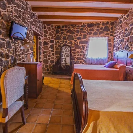 Confortable Con Piscina Y Estilo